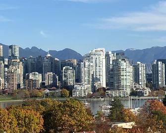 Gorgeous View Townhome With Rooftop Patio - Vancouver