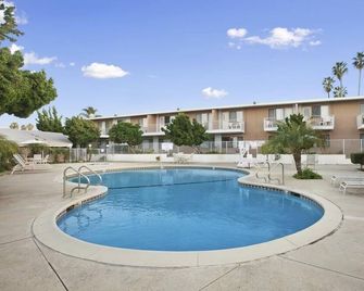 Family Getaway! Three Awesome Units, Pool, Hot Tub, Close to Attractions - Torrance - Piscina
