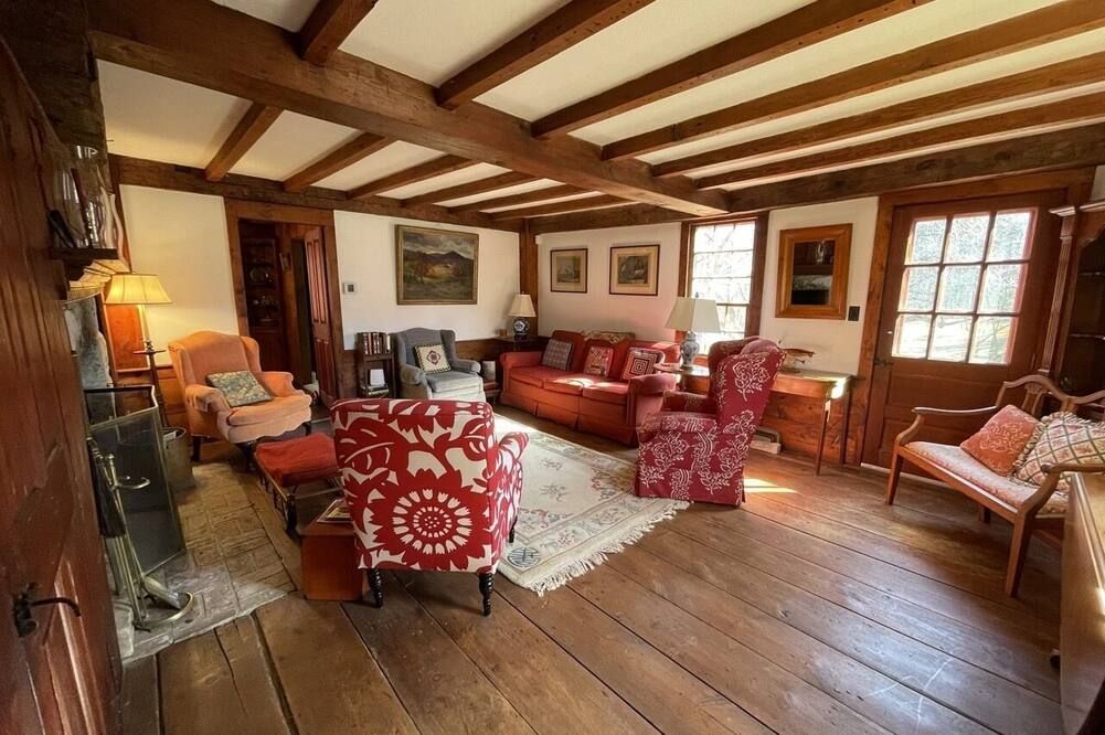 Charming idyllic farmhouse minutes to Great Barrington MA and Salisbury CT
