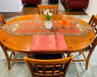 Bright 2-bedroom walkout with everything you need - Newmarket - Sala de jantar