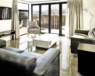 Apartments On Upton - Wanaka - Living room