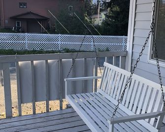 Sunny Suite at the Bakery 2 - Haines - Balcony