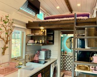 Mother Eve Tiny House - Virgin - Kitchen