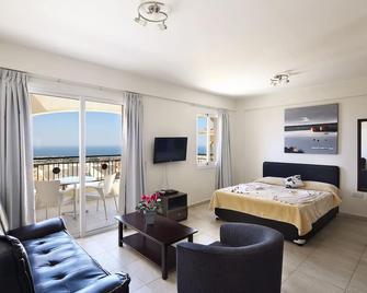 كلوب سانت جورج ريزورت - بافوس - غرفة نوم