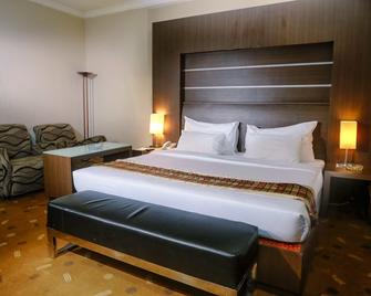 Furaya Hotel - Pekanbaru - Bedroom