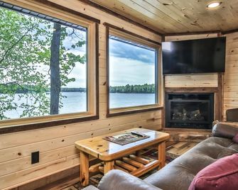 Remodeled lakeside resort cabin with fireplace, sandy beach, dock, firepit! - Saint Germain - Living room