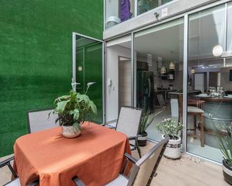 Modern Luxury in Roma Norte with Spacious Terrace - Mexico City - Patio