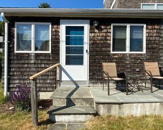 York Beach Ocean View 2-Bedroom Cottage at the Heart of Long Sands Beach - York - Pátio