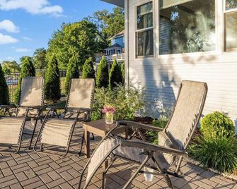 Sunset Hideaway - A Beachfront Bungalow - LaPorte - Patio