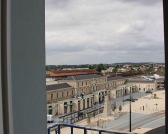 Hotel D'orleans - Angoulême - Balcony