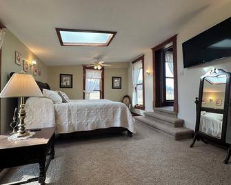 Spacious 6-bedroom house in the hills of the Driftless Area - Richland Center - Habitación