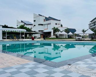 Vasant Vihar Resort - Kevadia - Pool