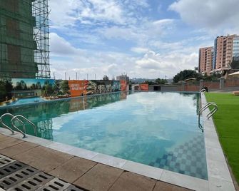 Kigali Greenland Serviced Apartments - Kigali - Zwembad