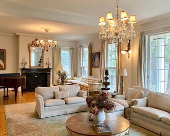 Magnificent historic mansion on 12 acres - Hopewell Junction - Living room