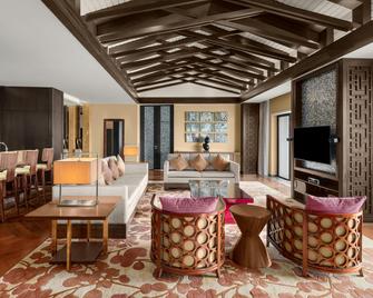Sheraton Grand Hangzhou Wetland Park Resort - Hangzhou - Living room