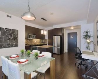 2 Bedroom/2 Bathroom Suite - Toronto - Salle à manger