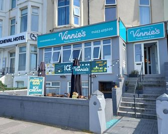 Vinnie's Hotel - Blackpool - Building