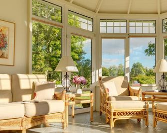 Dunkerron is a luxury self catering manor in a scenic woodland surrounding. - Kenmare - Lounge