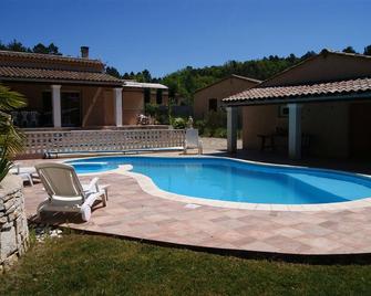 Maison Avec Piscine sur Terrain Clôturé - Vagnas - Piscina