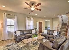 Spacious And Wfh-Friendly Abq Home With Grill! - Albuquerque - Wohnzimmer