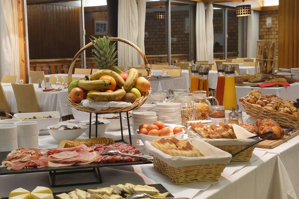 Hôtel Eliova Le Chaix - Huez - Buffet