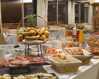 Hôtel Eliova Le Chaix - Huez - Buffet