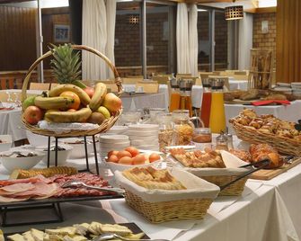 Hôtel Eliova Le Chaix - Huez - Buffet