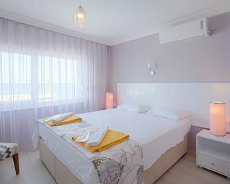 Palm Beach Otel - Küçükkuyu - Bedroom