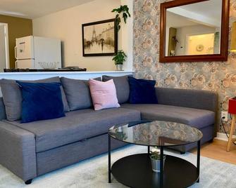 Tastefully Designed 1-Bdrm Charming North End, Unit #3 - Halifax - Living room
