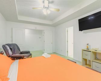 Home w/ Dog-Friendly Yard in Quiet Atlanta Suburb - Hampton