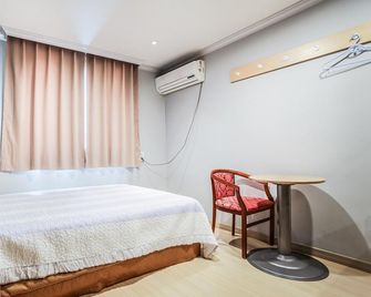 Tower Motel - Gangneung - Habitación