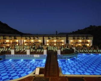 Misal Hotels Noxinn Club - Konakli - Piscina
