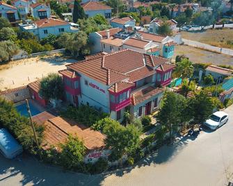 Aisem By Hire - Alacati - Bygning