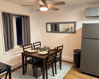 NEW, Convenient to all things “North Pole” - North Pole - Comedor