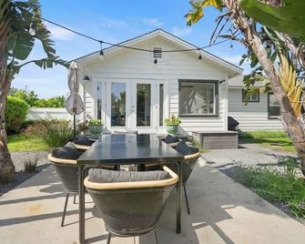 Coastal Palm Haven - With Hot Tub - Carlsbad - Patio