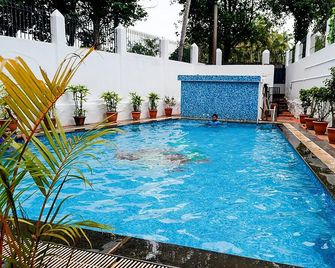 Hotel Opalo Kailas - Kovalam - Bazén