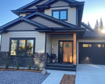 Nordegg Retreat - rest and unwind in the mountains or go on adventure ! - Nordegg - Building