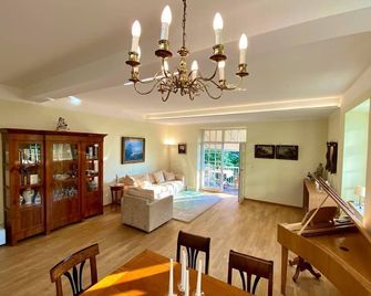 Ferienwohnung Natur und Kunst - דרזדן - סלון