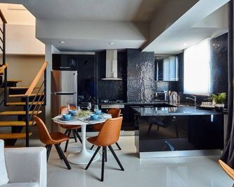 Yellowkey Designer Loft: City Views 1br Piantini - Santo Domingo - Cocina