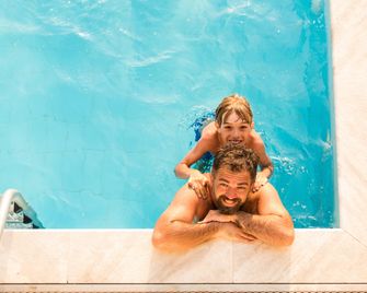 Franklin Inn & Suites by IHG - Franklin - Zwembad