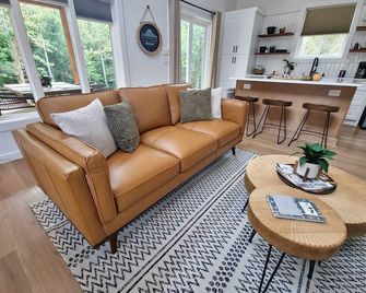 Nook by the Brook- Secluded Mountain Retreat - Boomer - Living room