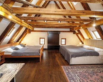 Hotel Svambersky dum - צ'סקי קרומלוב - חדר שינה