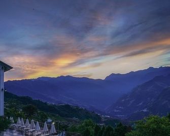 Jun Yue Hanging Garden Resort - Ren-ai Township - Outdoor view