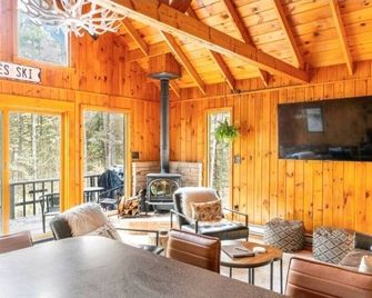 An Après Adventure Destination! - Jay - Salon