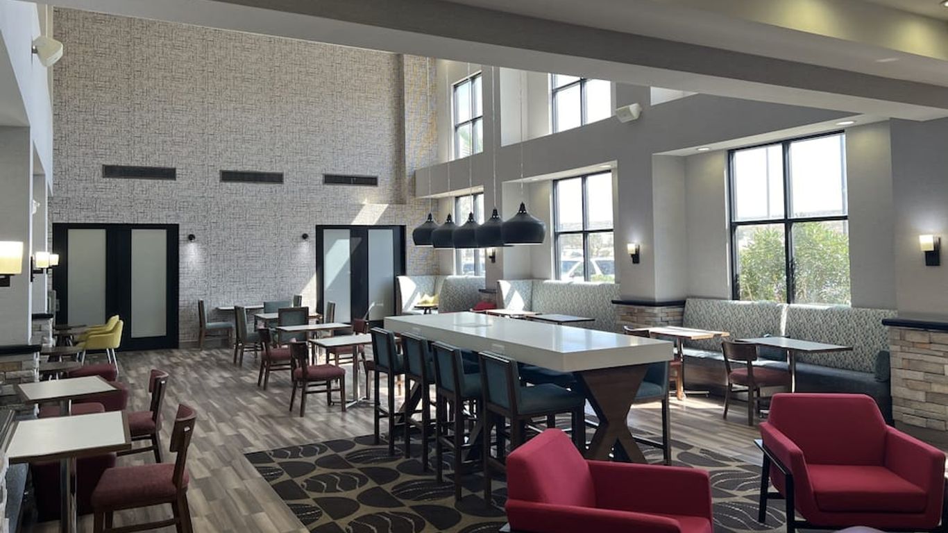 Hampton Inn & Suites Barstow