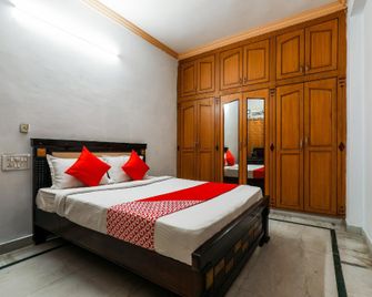 OYO Krupa Service Apartment Near City Center Mall - Hyderabad - Bedroom