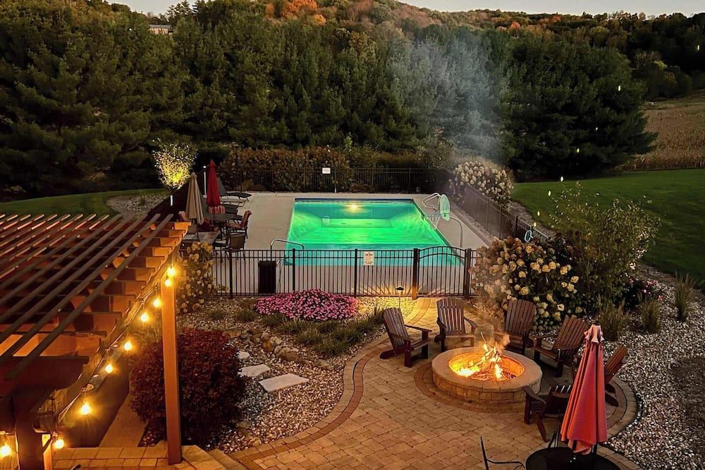Liberty Hill Lodge, hot tub & pool - New Philadelphia - Piscina