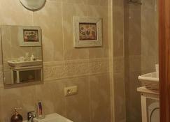 Romantic and beautiful apartment 65 m2 new in the main square of Segovia. - شقوبية - حمام