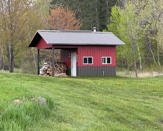 Charming cabin with AC and WiFi in tranquil Luck - 럭 - 건물