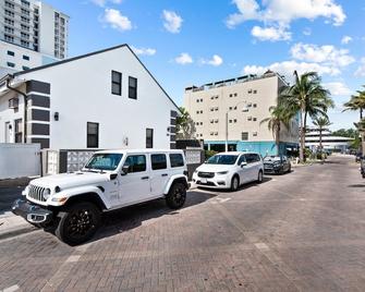 Modern Deluxe Loft Hollywood Beach Unit # 8 - Hollywood